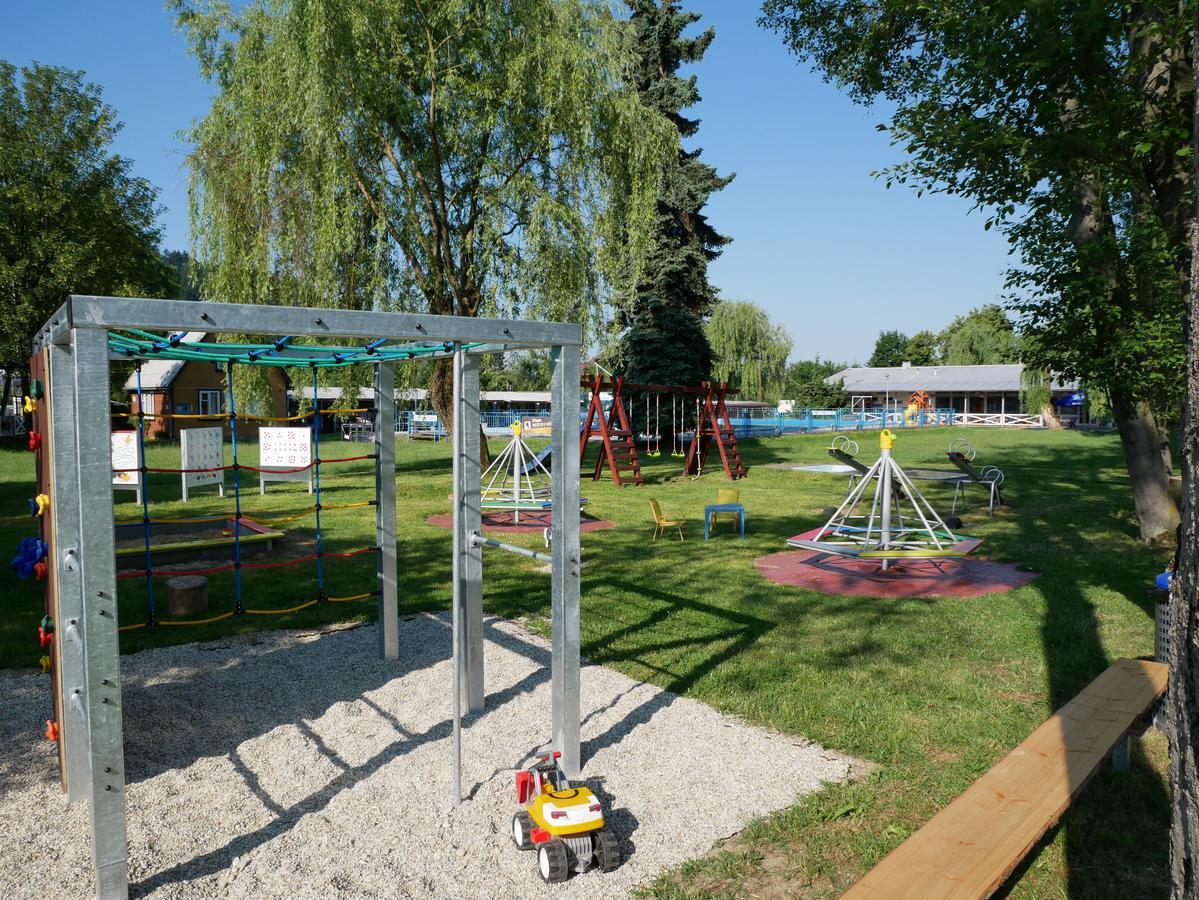Camping Roznov Rožnov pod Radhoštěm エクステリア 写真
