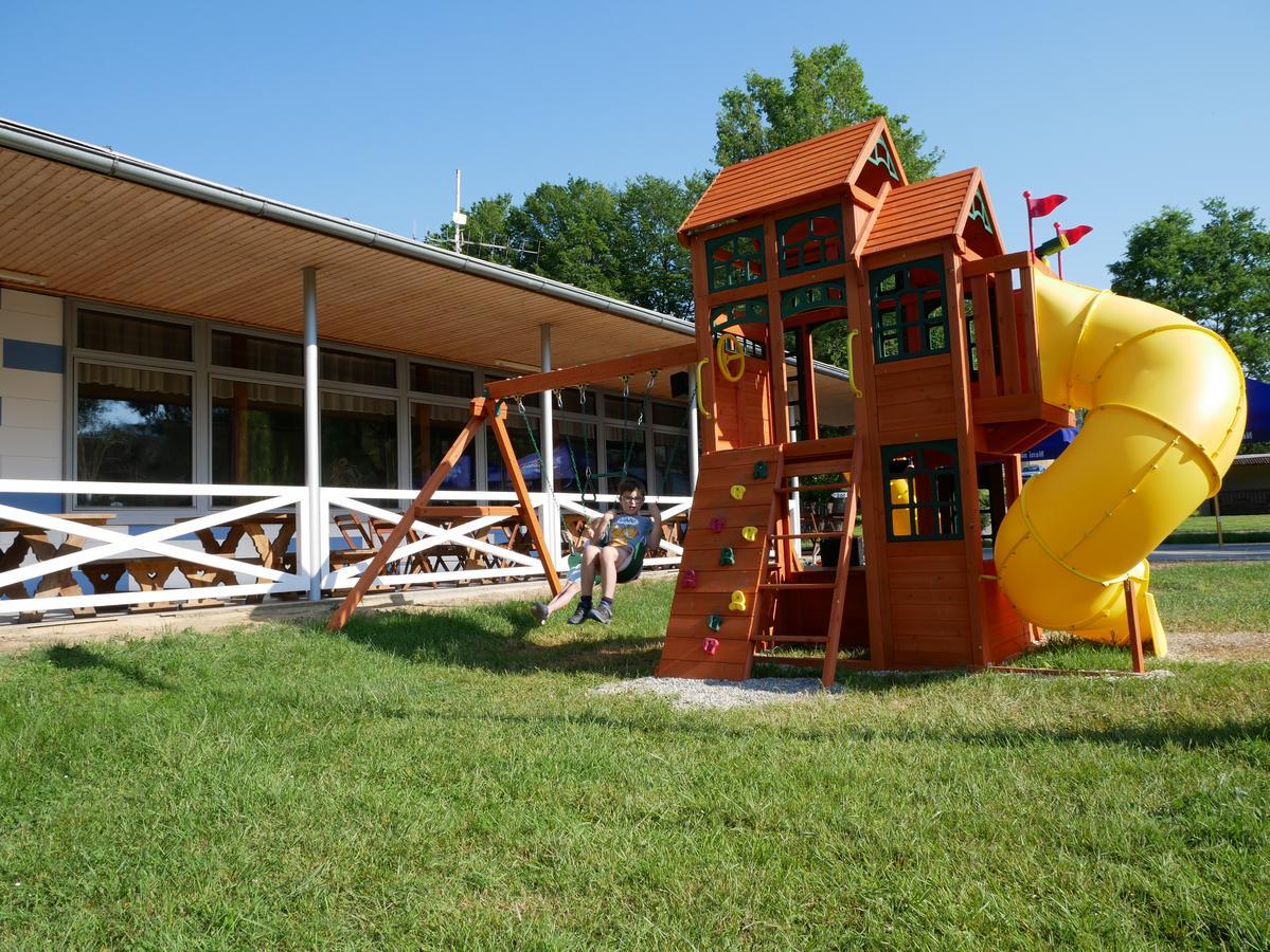 Camping Roznov Rožnov pod Radhoštěm エクステリア 写真