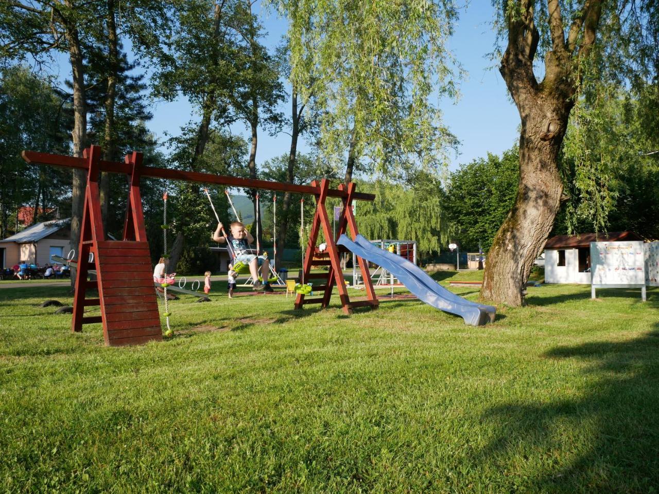 Camping Roznov Rožnov pod Radhoštěm エクステリア 写真